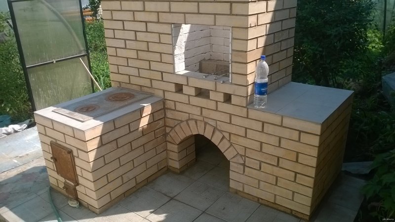 Печка на улице из кирпича