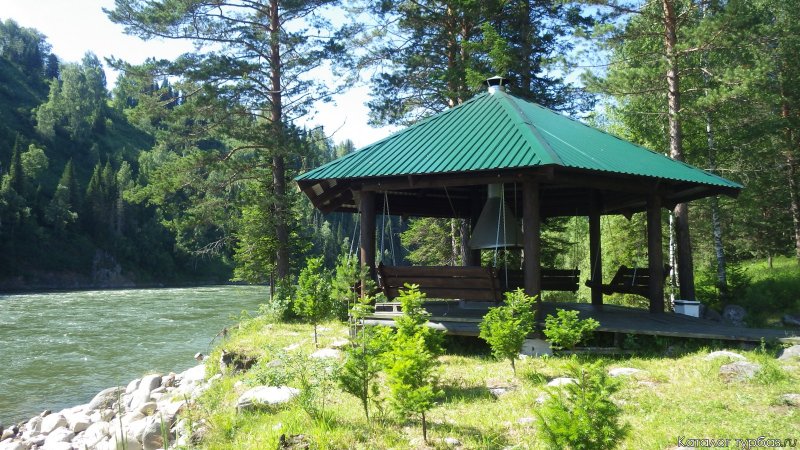 Беседка на горной реке