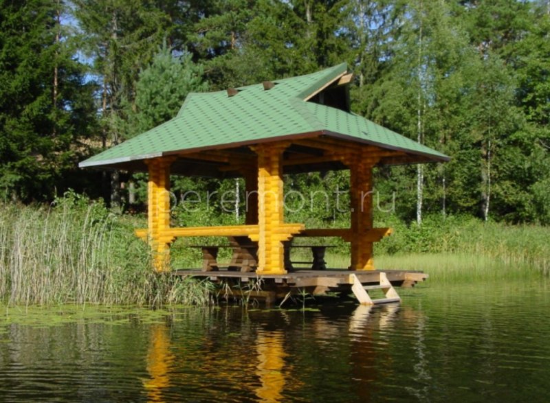 Беседка на высоких сваях