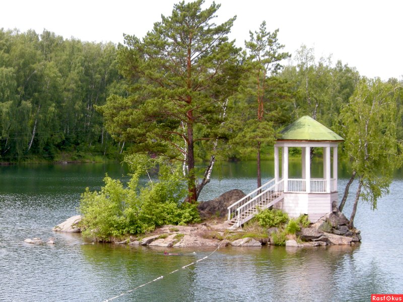 Беседка на островке