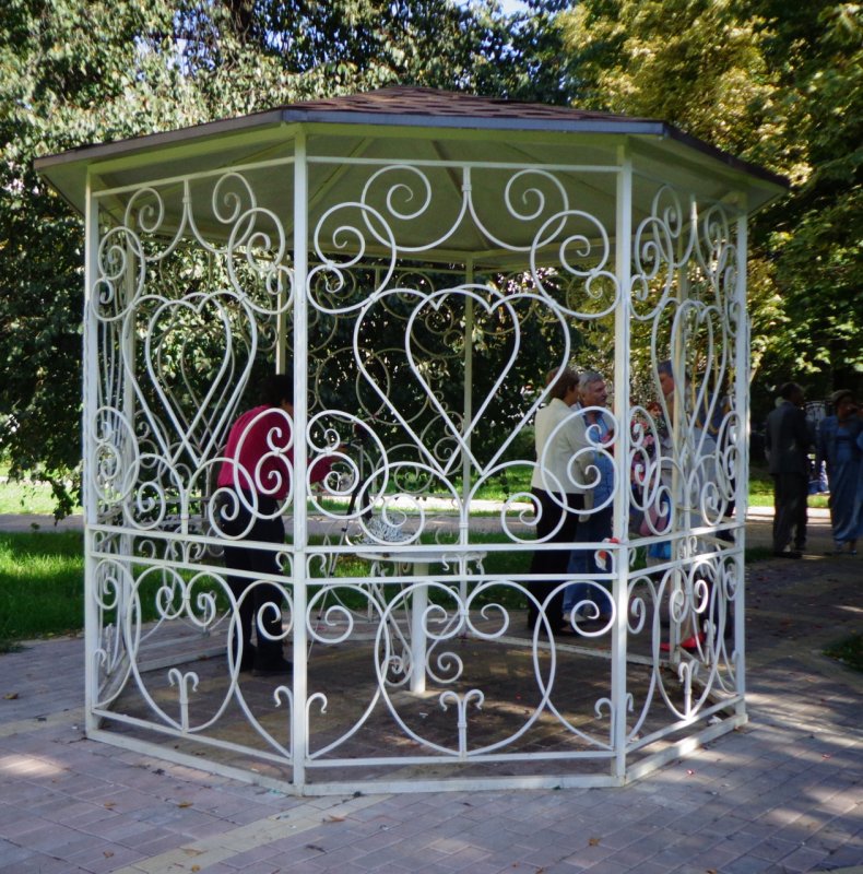 Необычные кованые беседки корабль