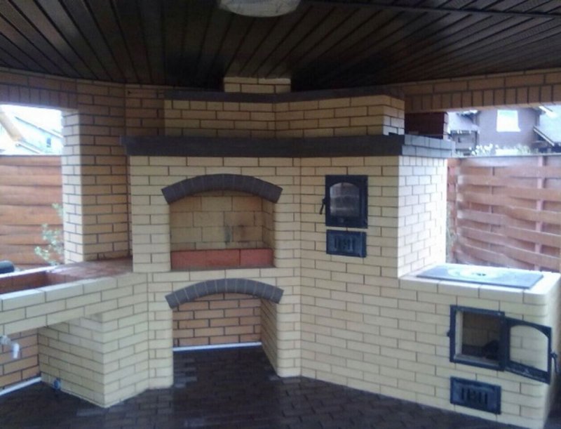 Угловой мангал из кирпича