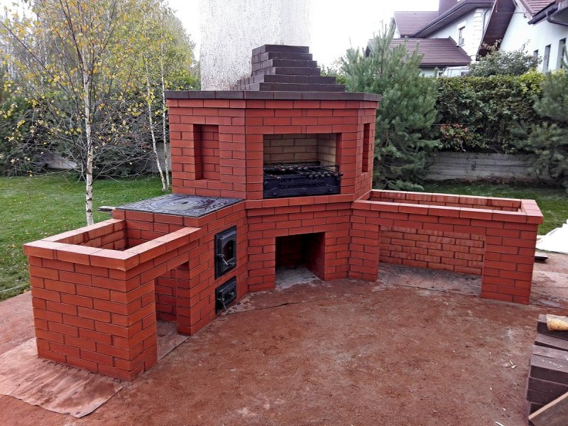 Кирпичный мангал с казаном