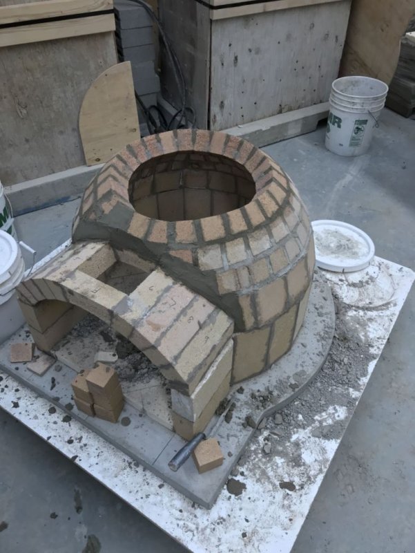Мангальная зона из кирпича с тандыром