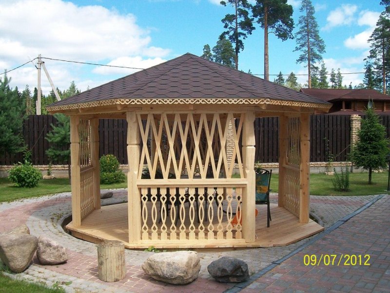 Обработка беседки из дерева