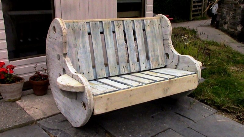 Скамейка из паллет