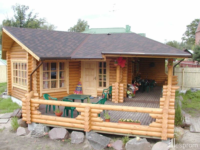 Деревянная баня с беседкой