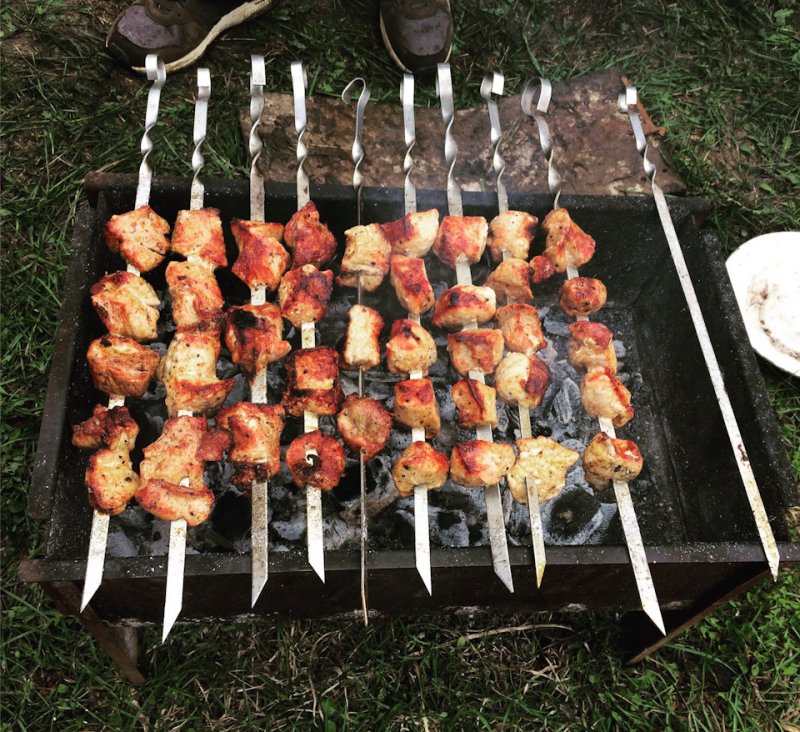 Площадка для жарки шашлыка на даче