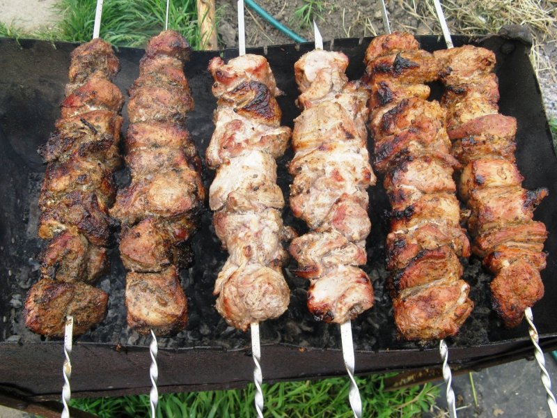 Шашлык барбекю на столе