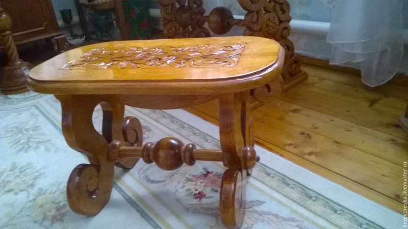 Скамейка из бревна