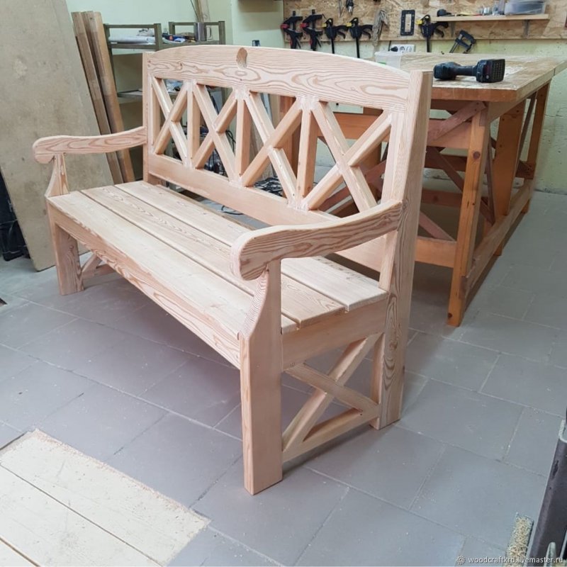 Резные скамейки из дерева