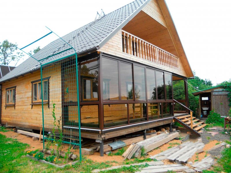 Дом с закрытой террасой