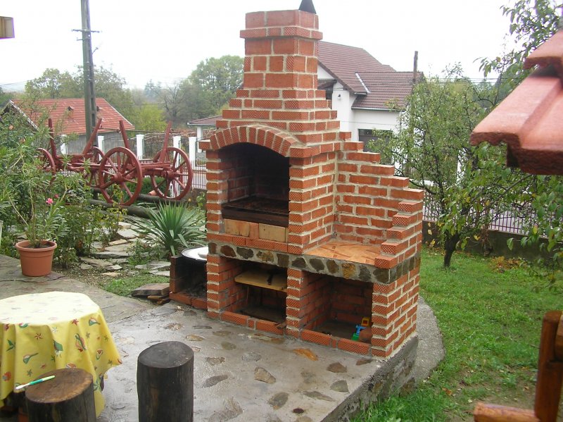Уличные жаровни из кирпича