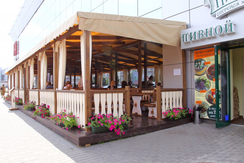 Летнее кафе из дерева