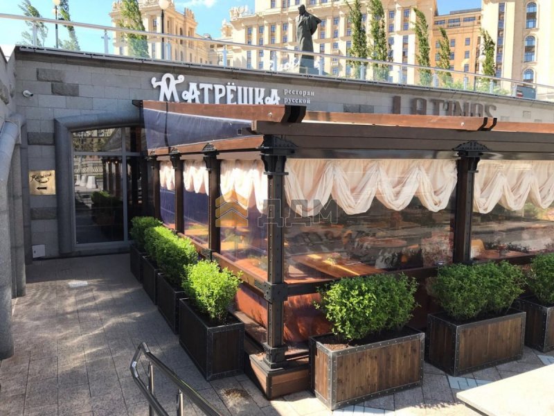 Летняя веранда ресторана