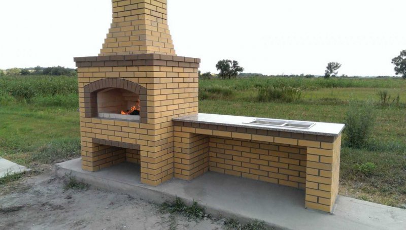 Барбекюшница из кирпича