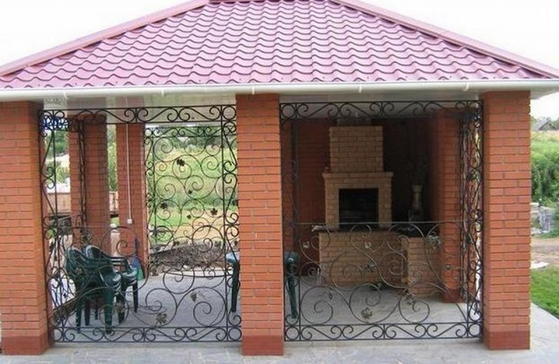 Беседки из кирпича остекленные