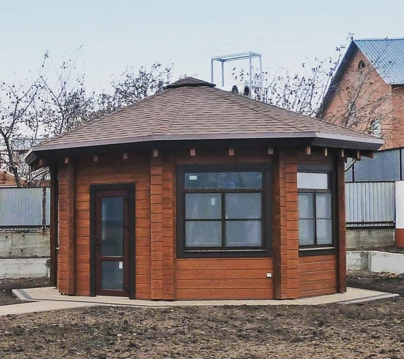 Беседка из кирпича с панорамными окнами
