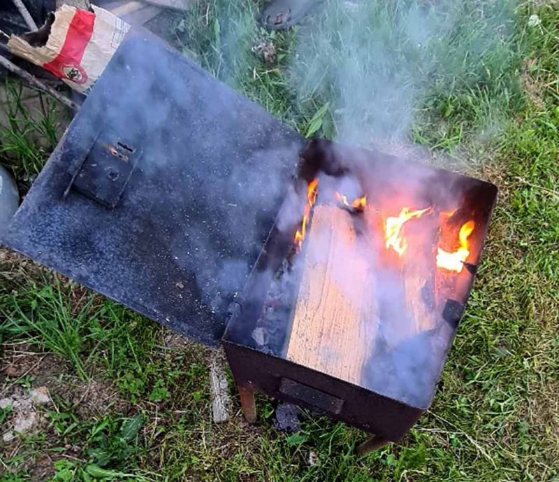 Шашлык на фоне огня