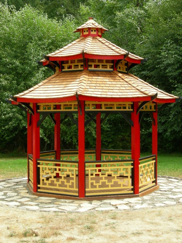 Китайский сад с беседкой
