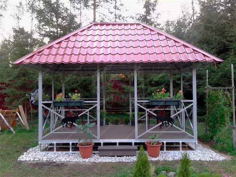 Беседка из металла и дерева