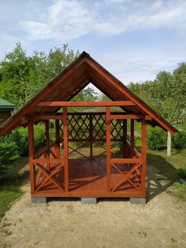 Беседка с двускатной крышей