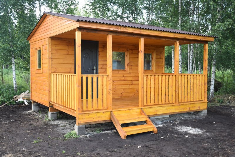 Хозблок с верандой для дачи