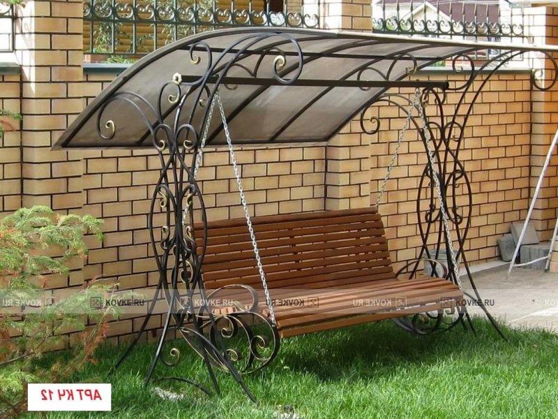 Необычные кованые качели