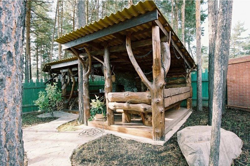 Беседки из необработанного дерева