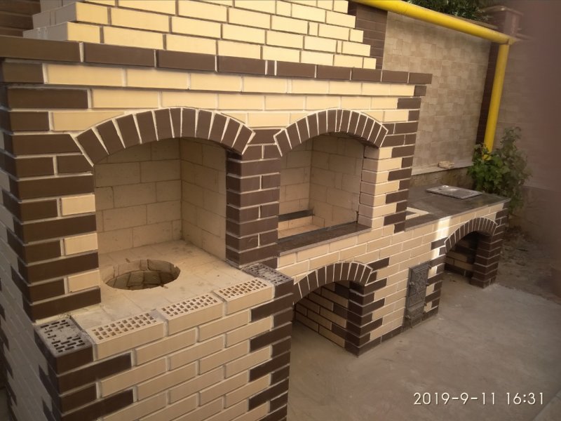 Кирпичный мангал с тандыром