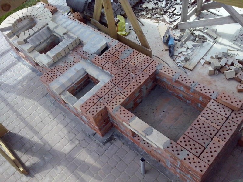 Кирпичный мангал с тандыром