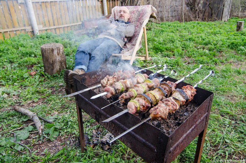 Шашлыки на даче летом