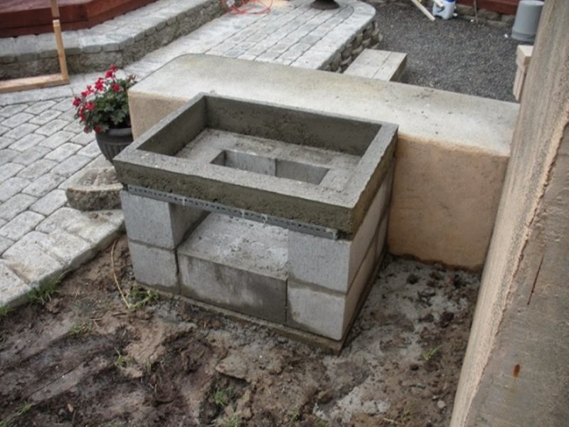 Барбекю из бетонных блоков