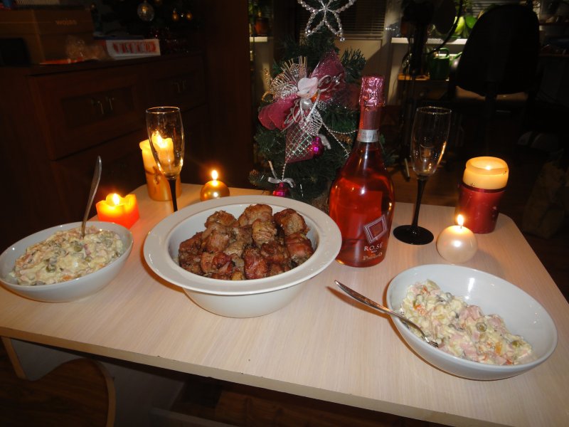 Новогодний стол с шашлыком