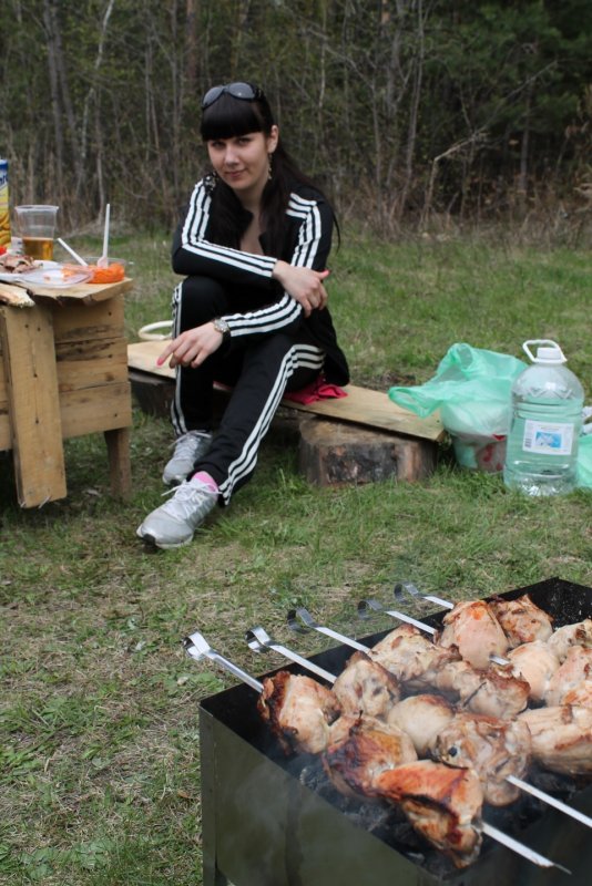 Жарится шашлык гифка
