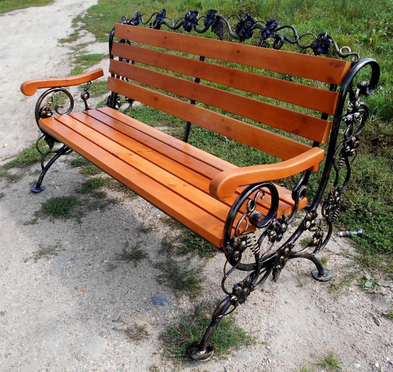 Скамейки в ландшафте