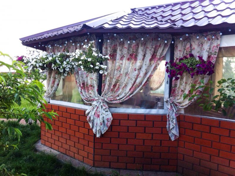 Шторы в закрытую беседку