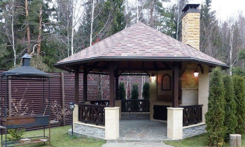 Восьмигранная беседка с барбекю