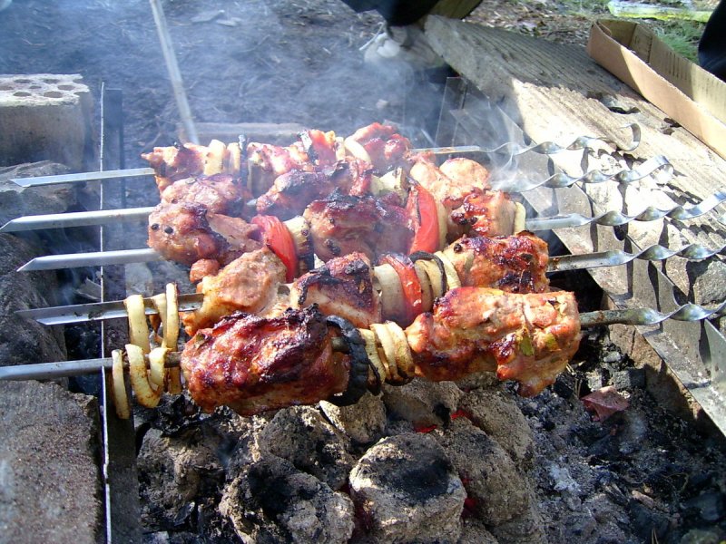 Шашлыки на даче летом