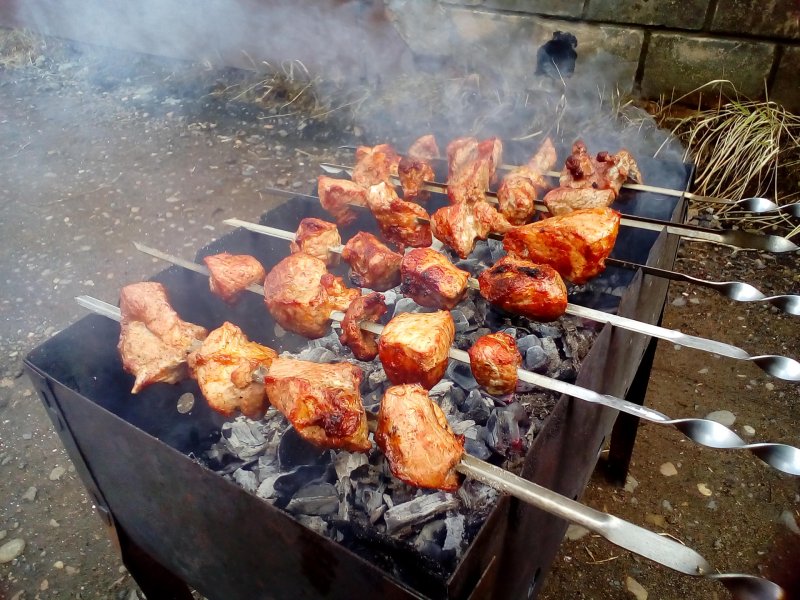 Русские на шашлыках