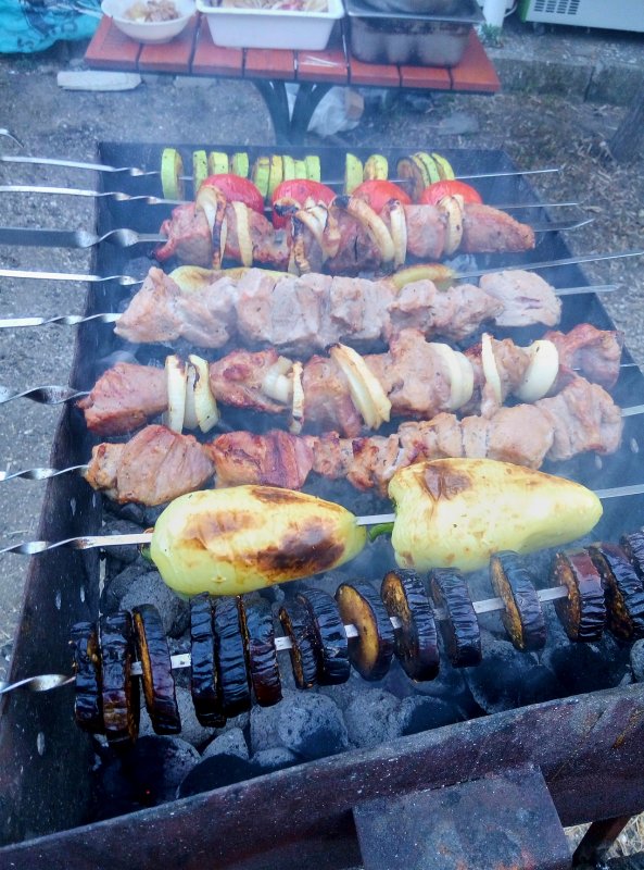 Шашлык на мангале весной
