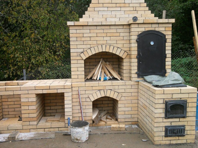 Кирпичные барбекю с казаном