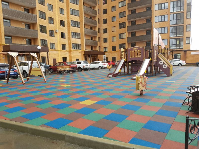 Детская площадка плитой