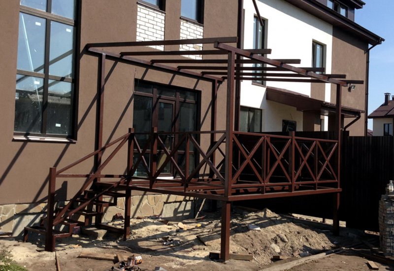 Терраса из профильной трубы