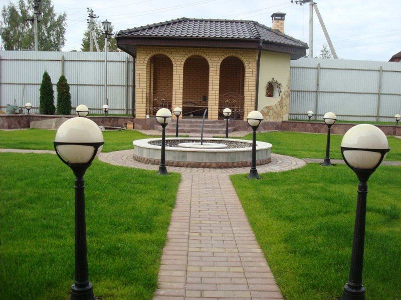Кирпичный дворик