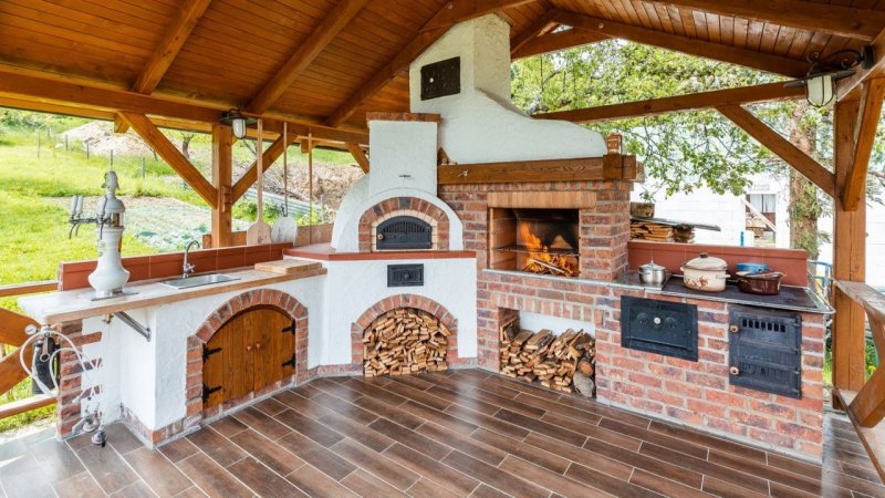 Летняя кухня с печкой в стиле