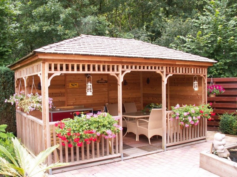 Красивые деревянные беседки