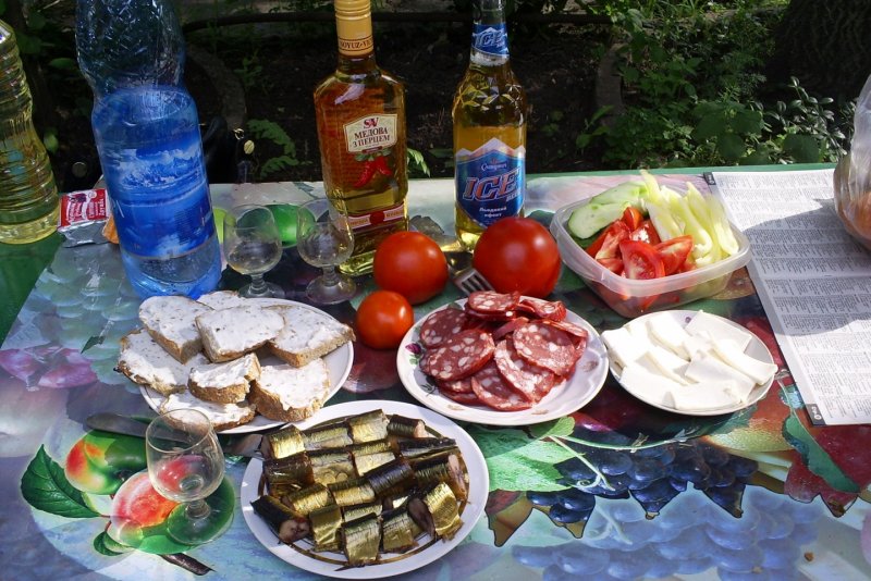 Застолье на природе