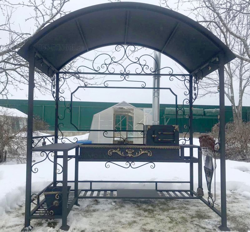 Металлическая беседка с мангалом