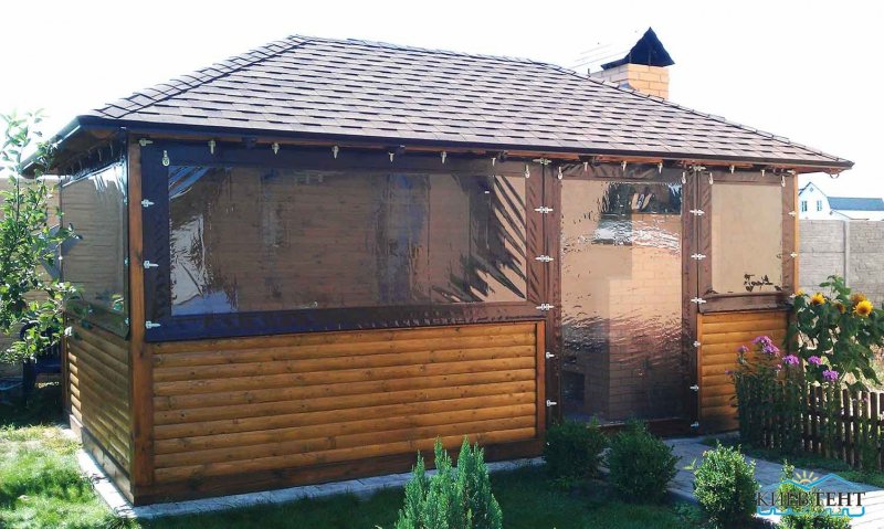 Бревенчатая беседка обшитая поликарбонатом